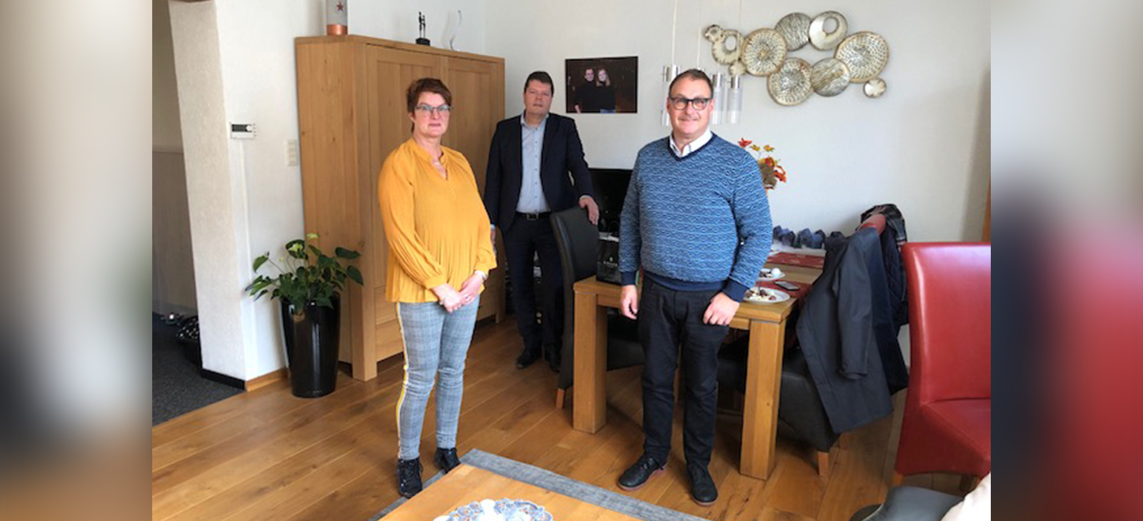 Burgemeester Harry Leunessen op bezoek bij Henk en Els Peters uit Vaals